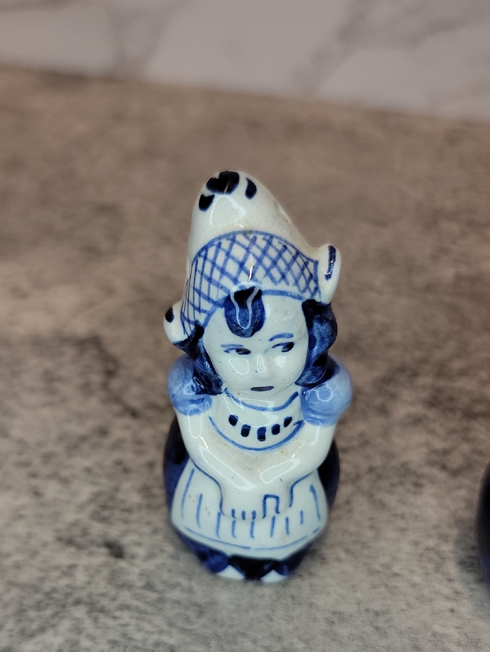 Vintage blue delfts boy and girl couple salt& pepper shaker - Picture 10 of 12